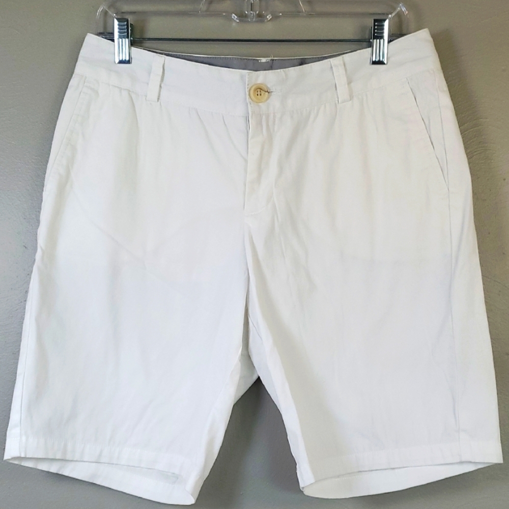 Dockers Womens White Flat Front Shorts. Size 8P